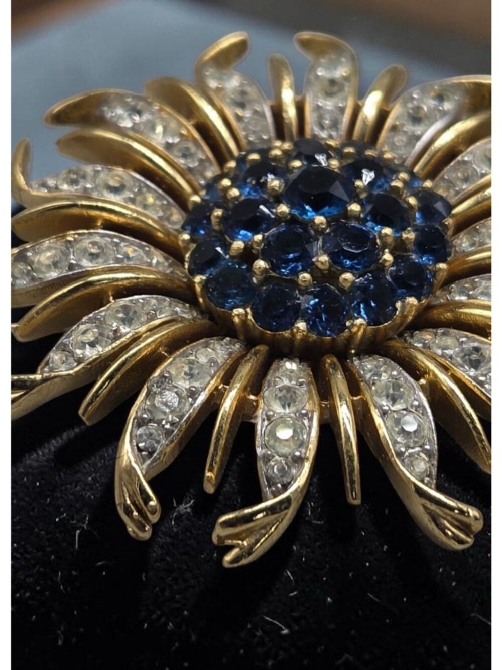 Vintage Crown Trifari Alfred Philippe Blue Crystal Chrysanthemum Flower Brooch - Picture 2 of 16